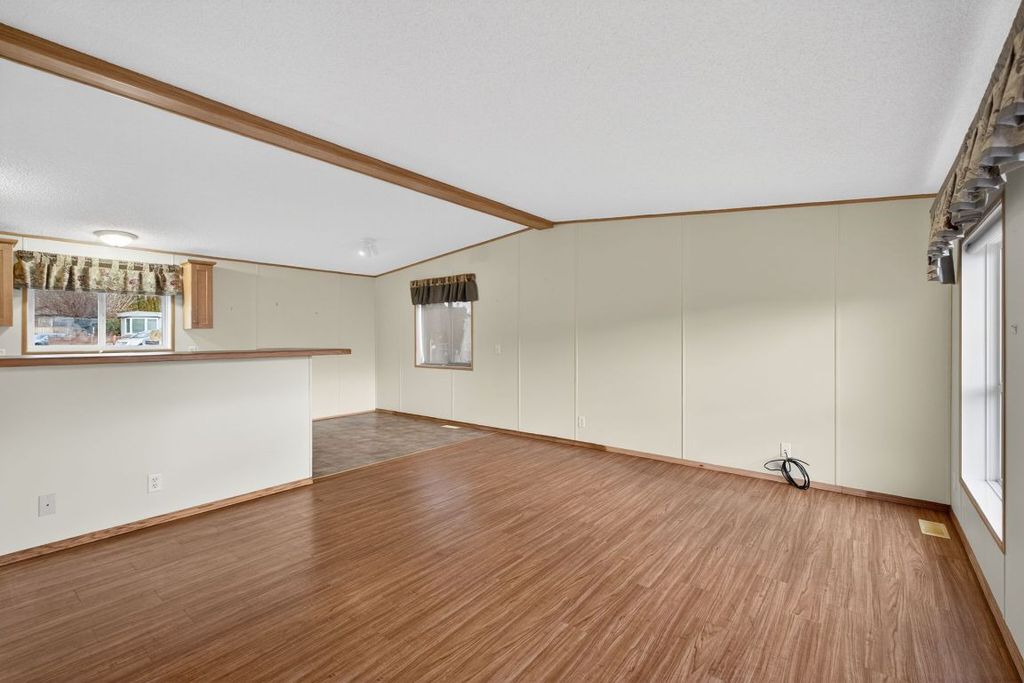 listing image 16518714859670575950