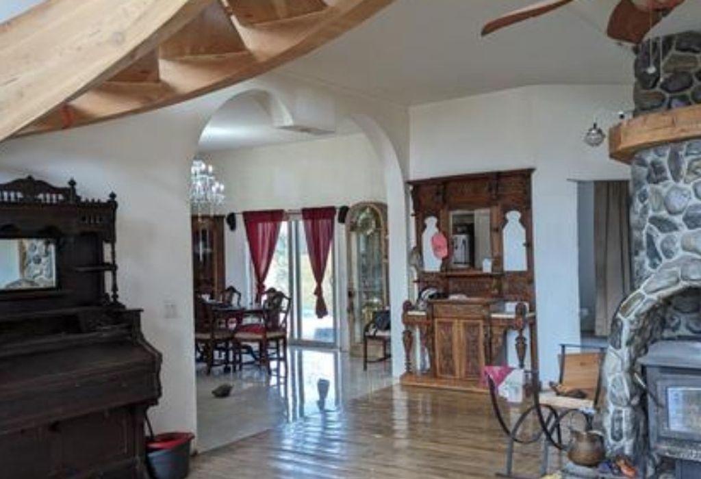 listing image 16513385865190404340