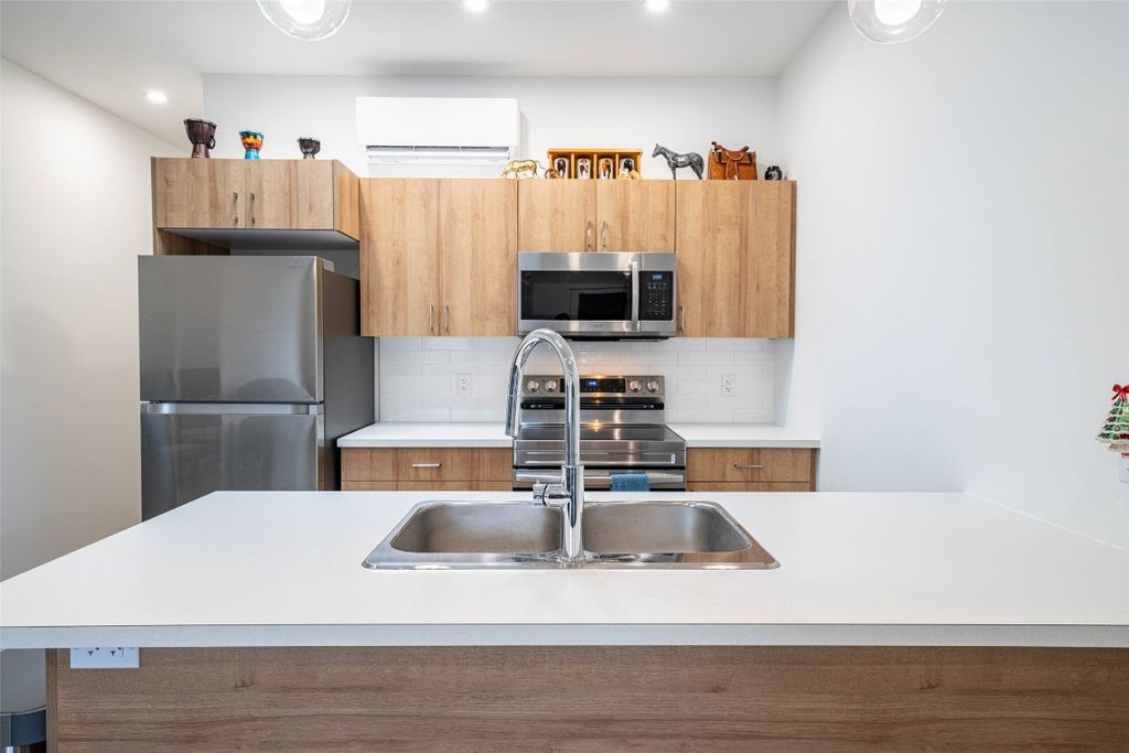 listing image 16512205467096621330