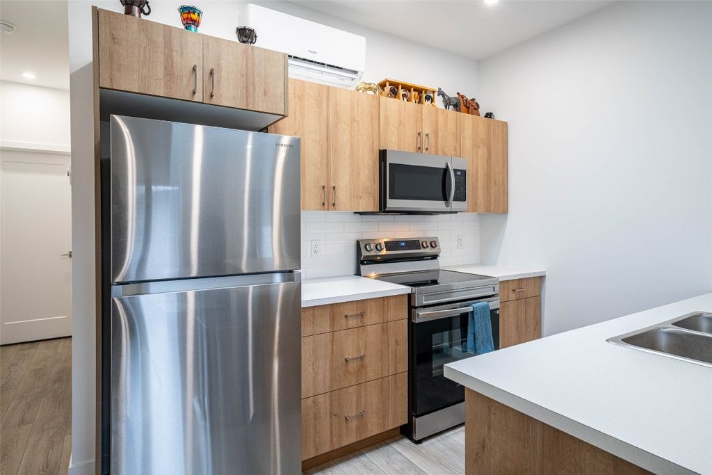 listing image 16513339464930144682