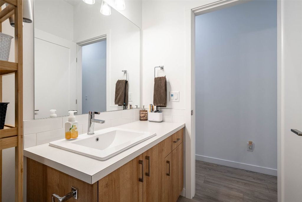 listing image 16515480852345624322