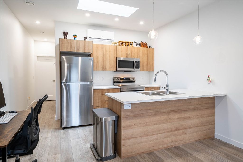 listing image 16514986120292327470