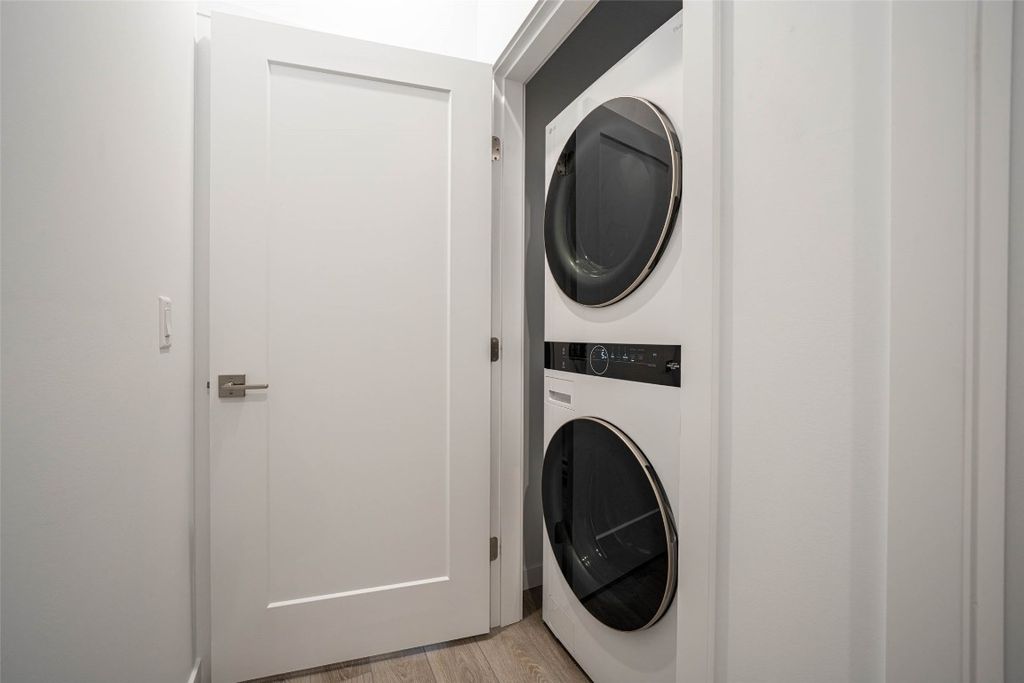 listing image 16511756342376660251