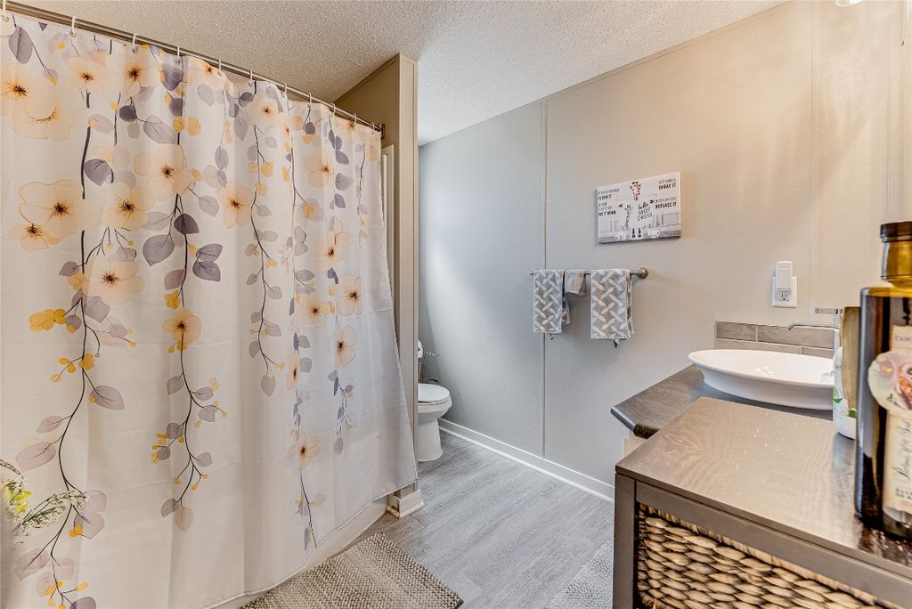 listing image 16512201183153703200