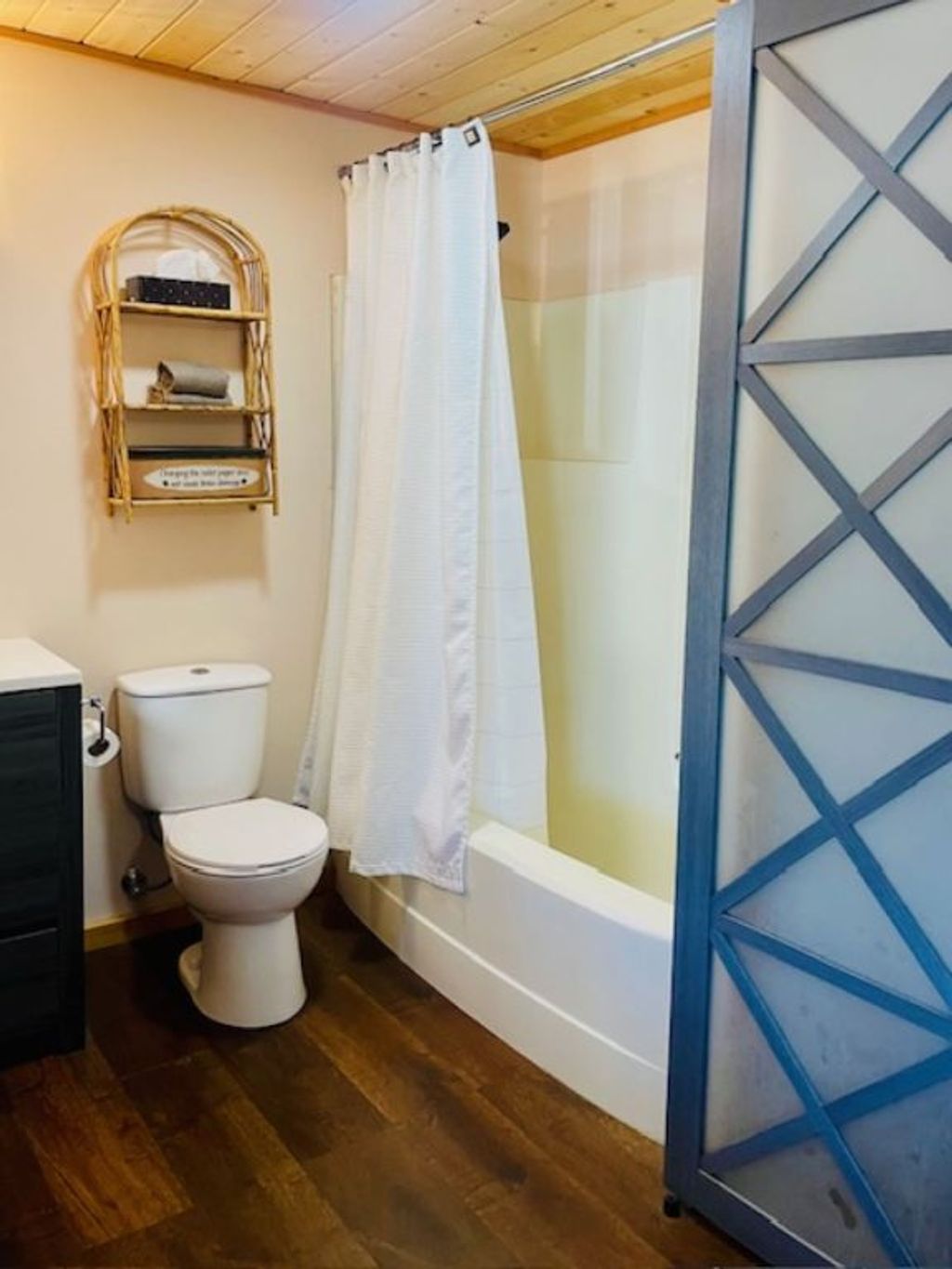 listing image 16512747165313304102