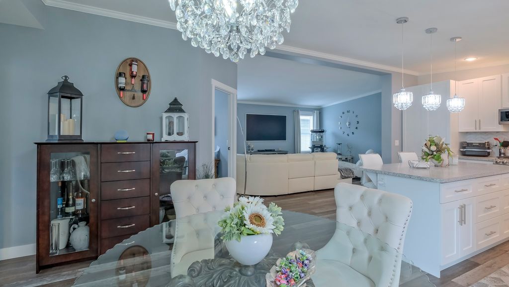 listing image 16510400242942728412