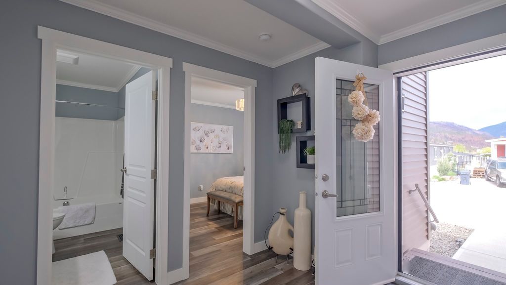 listing image 16516486000305346676