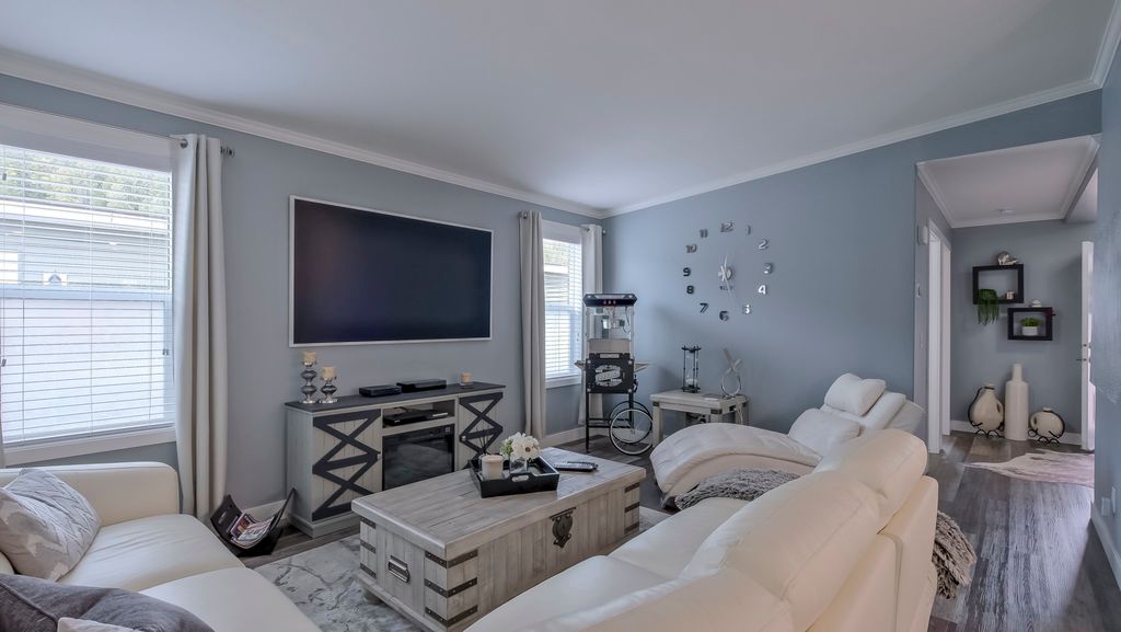 listing image 16519975189104836861