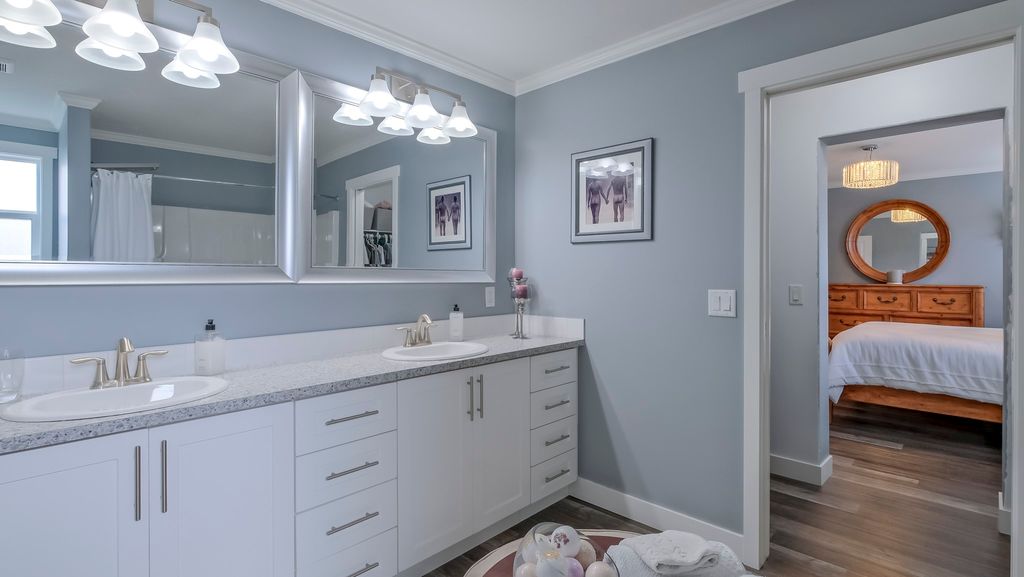 listing image 16517385428476743340