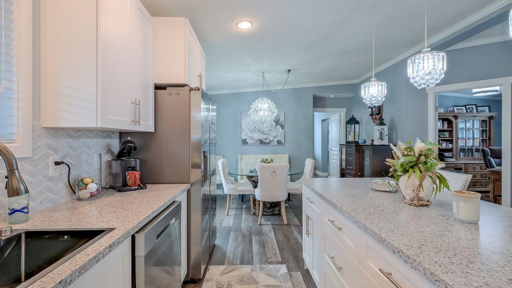 listing image 16515953993956385650