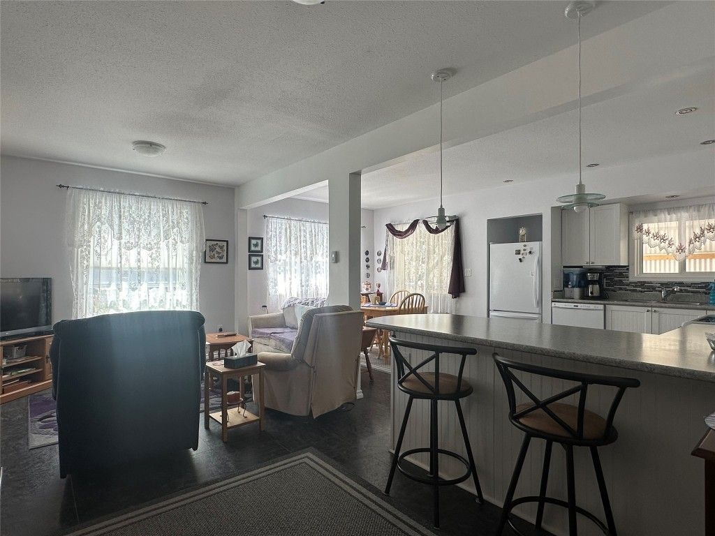 listing image 16513822650947261633