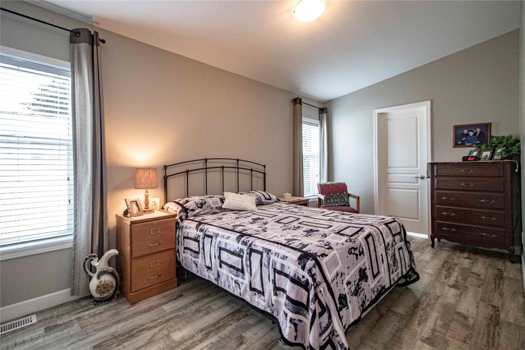 listing image 16519101565739578278