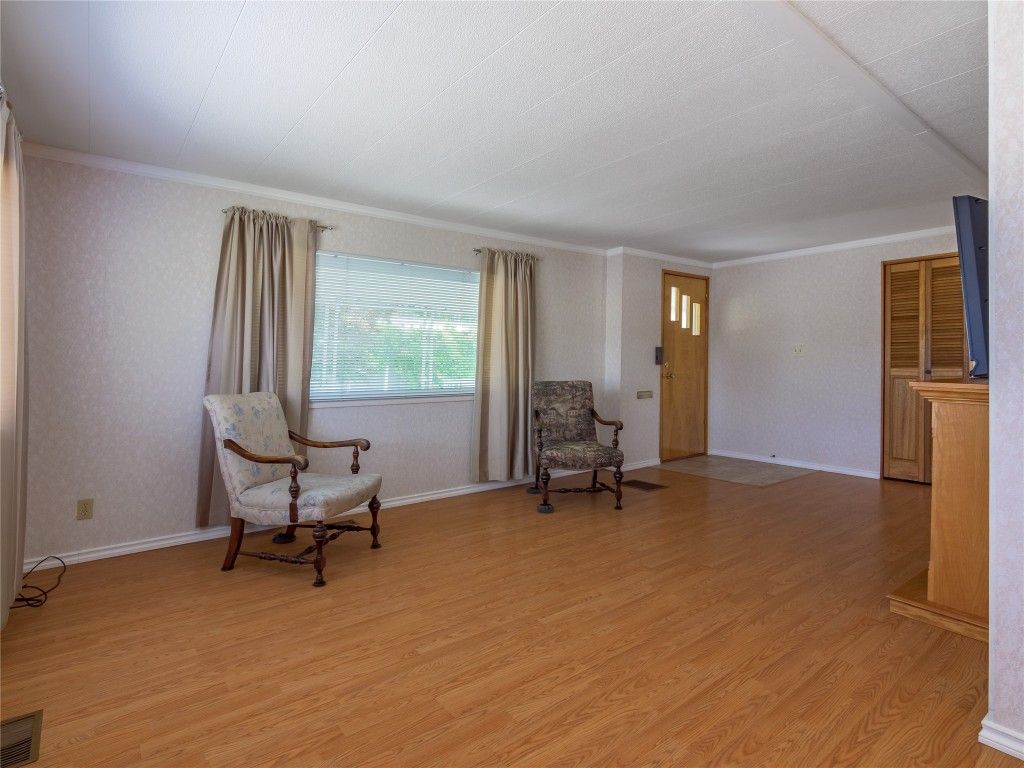 listing image 16518000701735882107