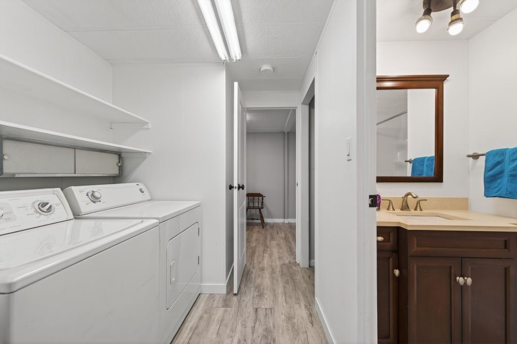 listing image 16512597566304925495