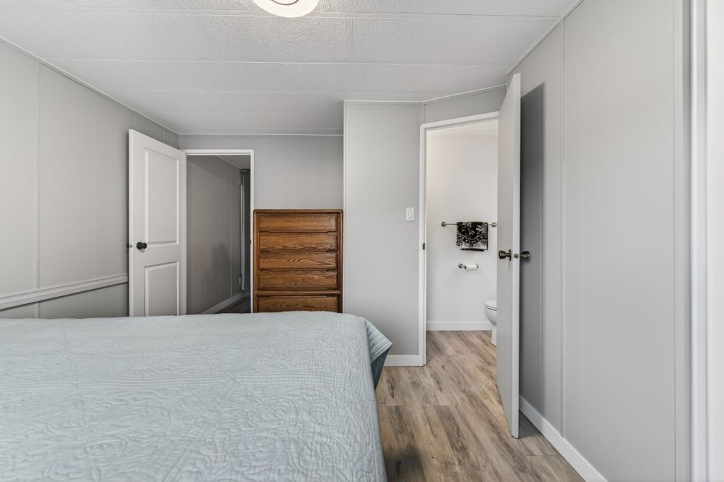 listing image 16514426114504260325