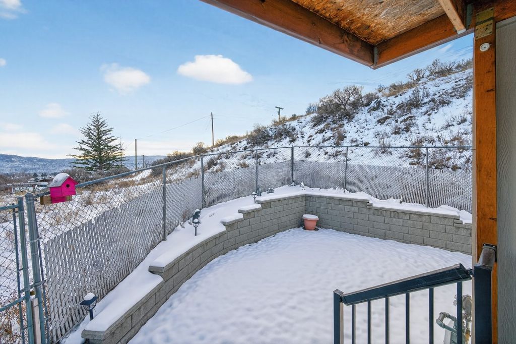 listing image 16516252404344845585