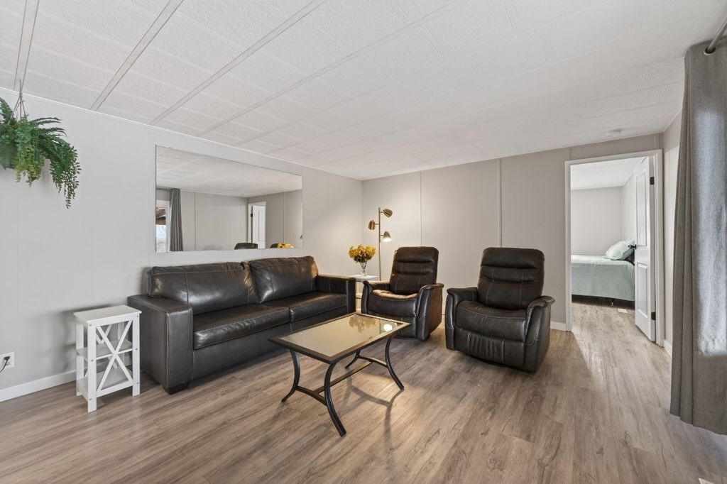 listing image 16514616379215309108