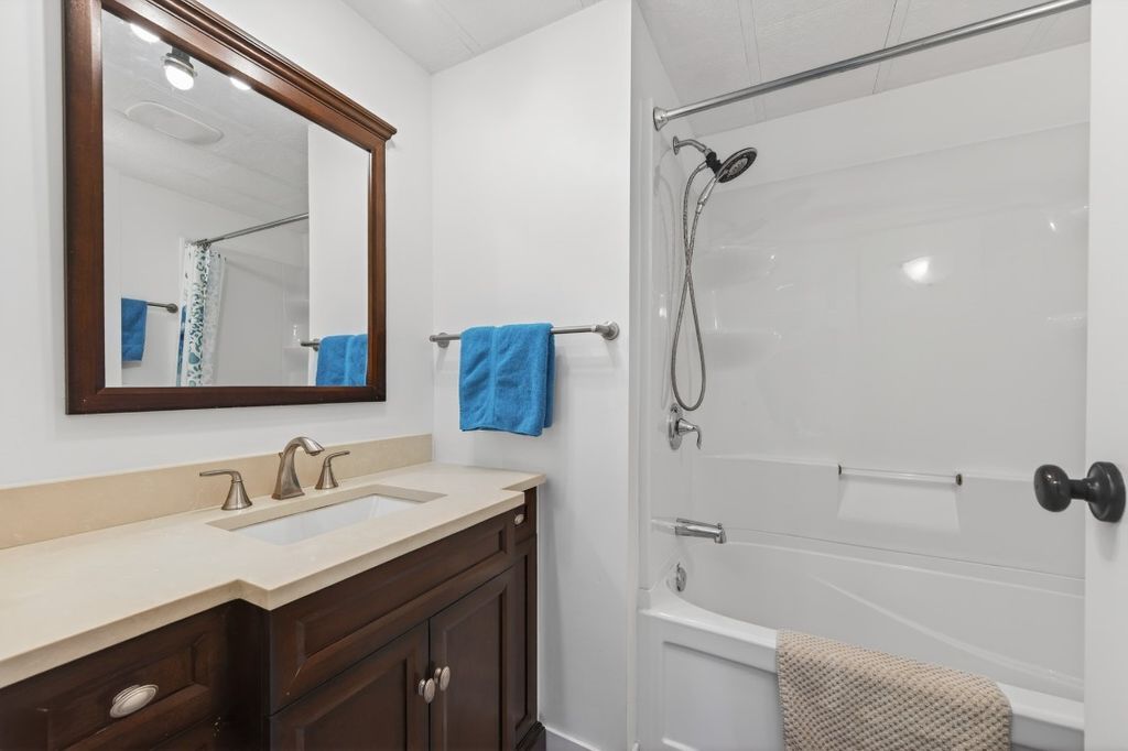 listing image 16517806166271330942