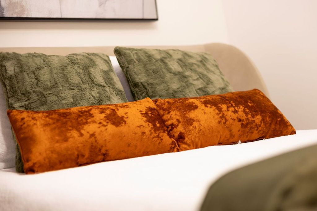 listing image 16510424574029808120