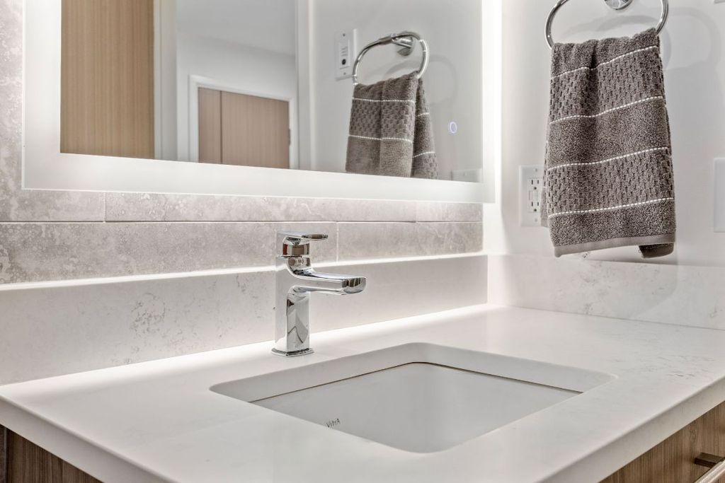 listing image 16518377232077797777