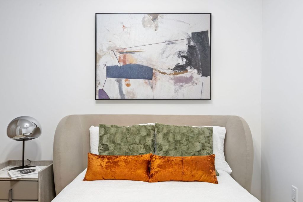 listing image 16516746895928000880