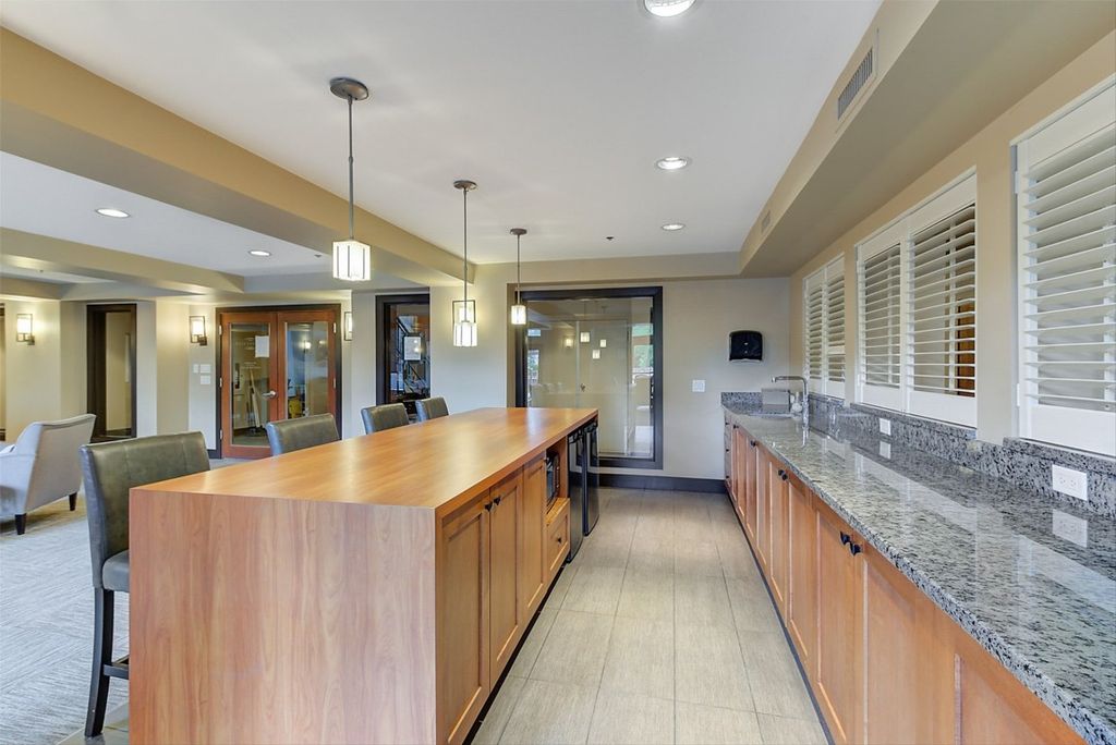listing image 16517097995738214306