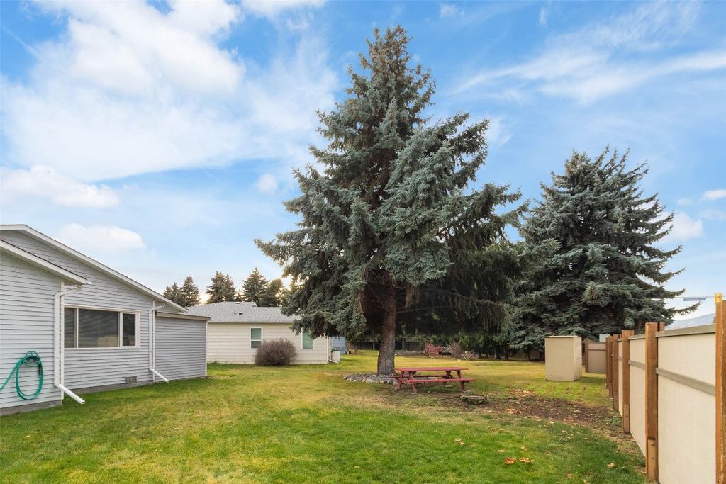 listing image 16514965529054555975