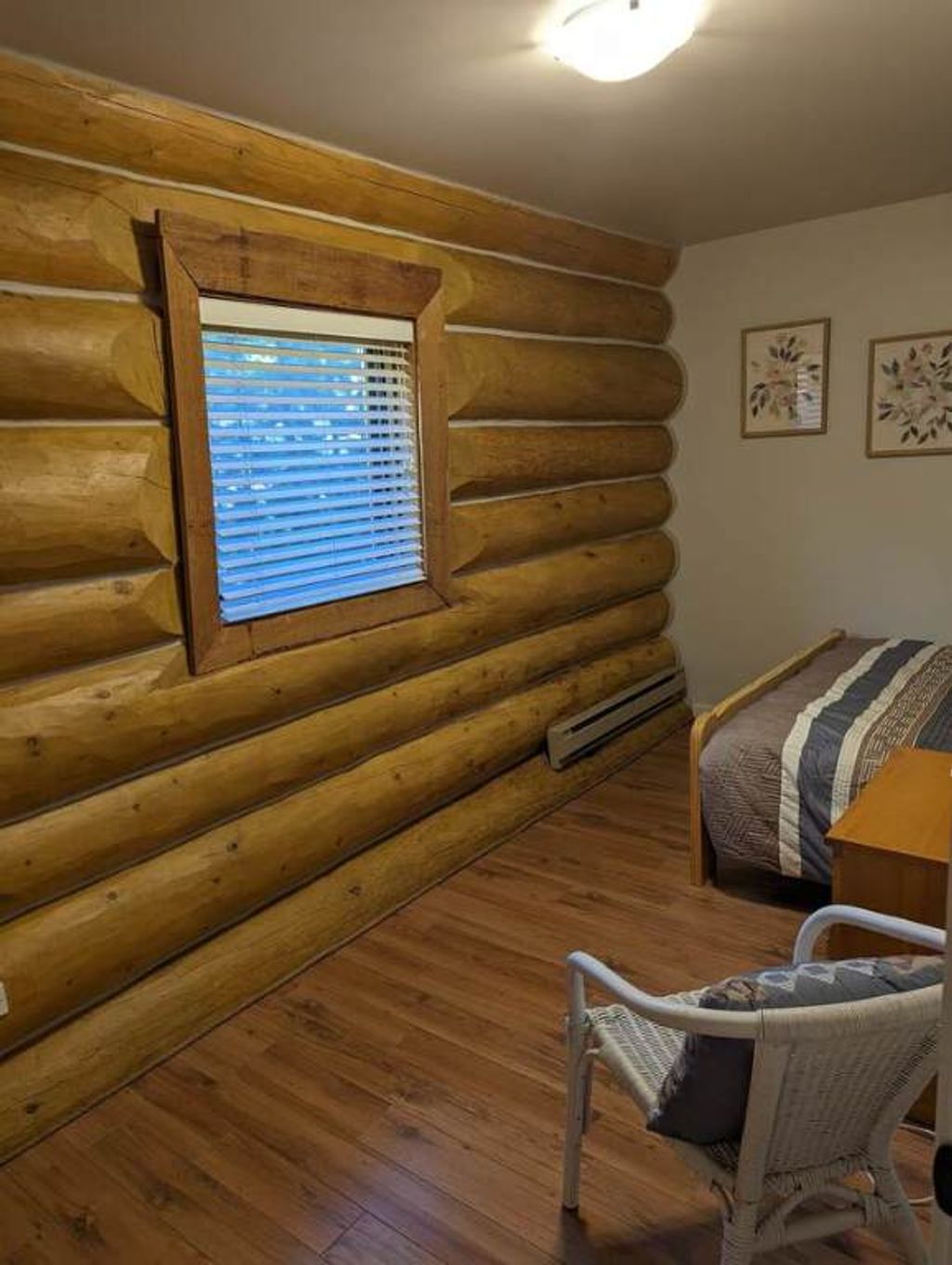 listing image 16517269045444978539
