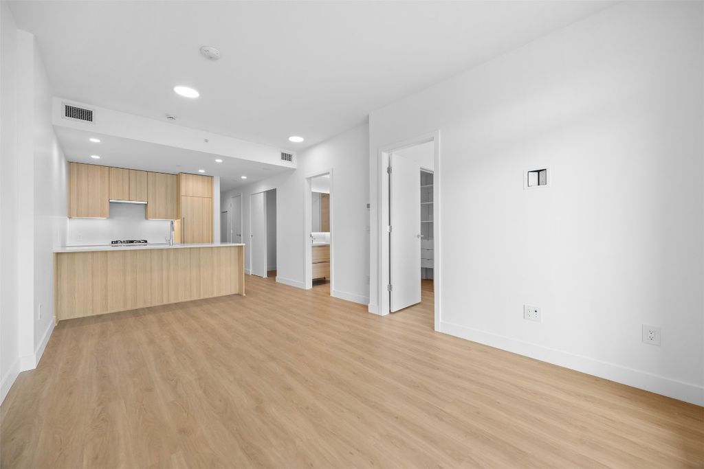 listing image 16519319360561839905