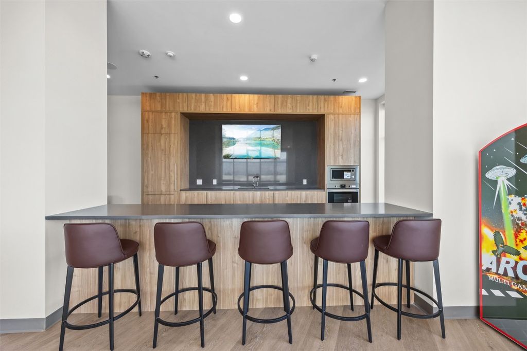 listing image 16515551744517965852