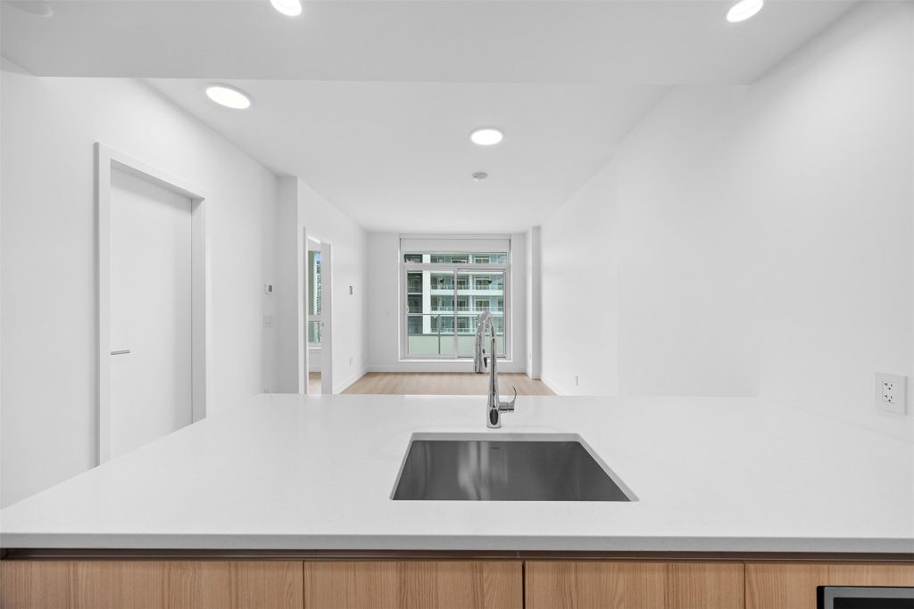 listing image 16518929254106800896