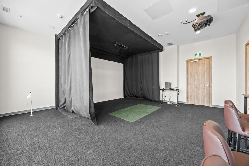 listing image 16514780861004922446