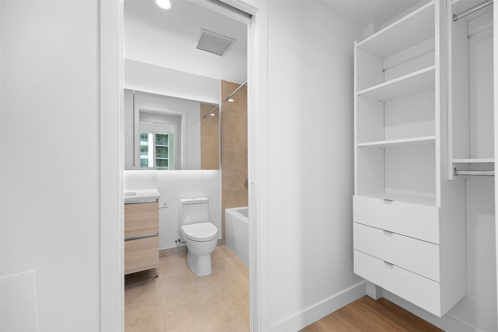 listing image 16514403737206610752