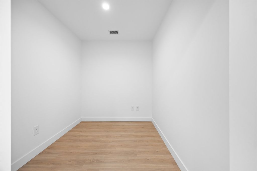 listing image 16515803950011767121