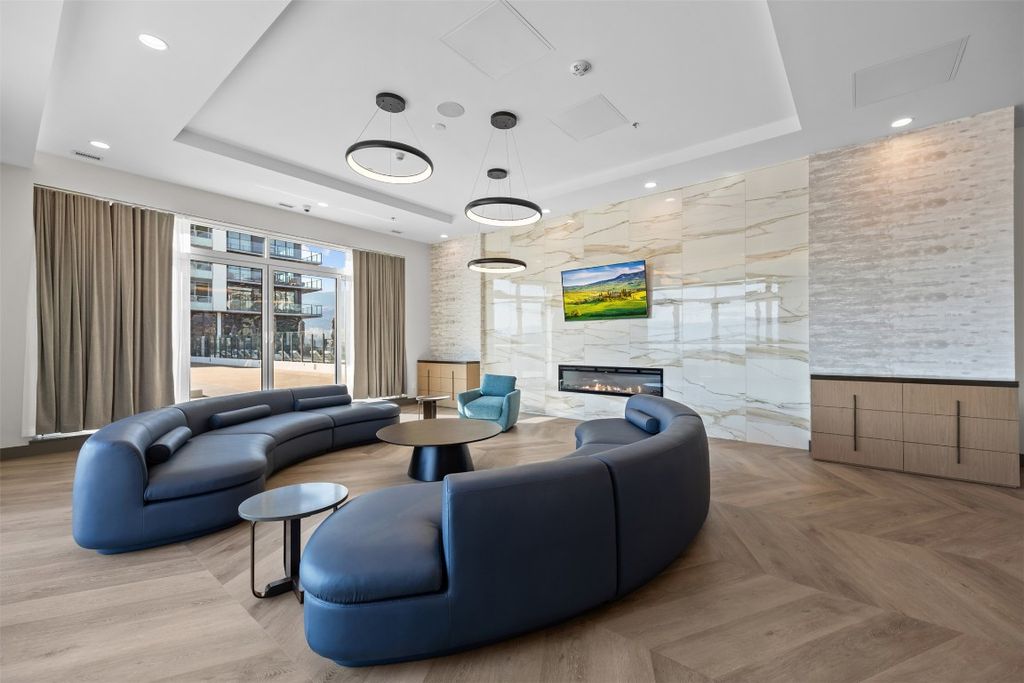 listing image 16515447245094700365