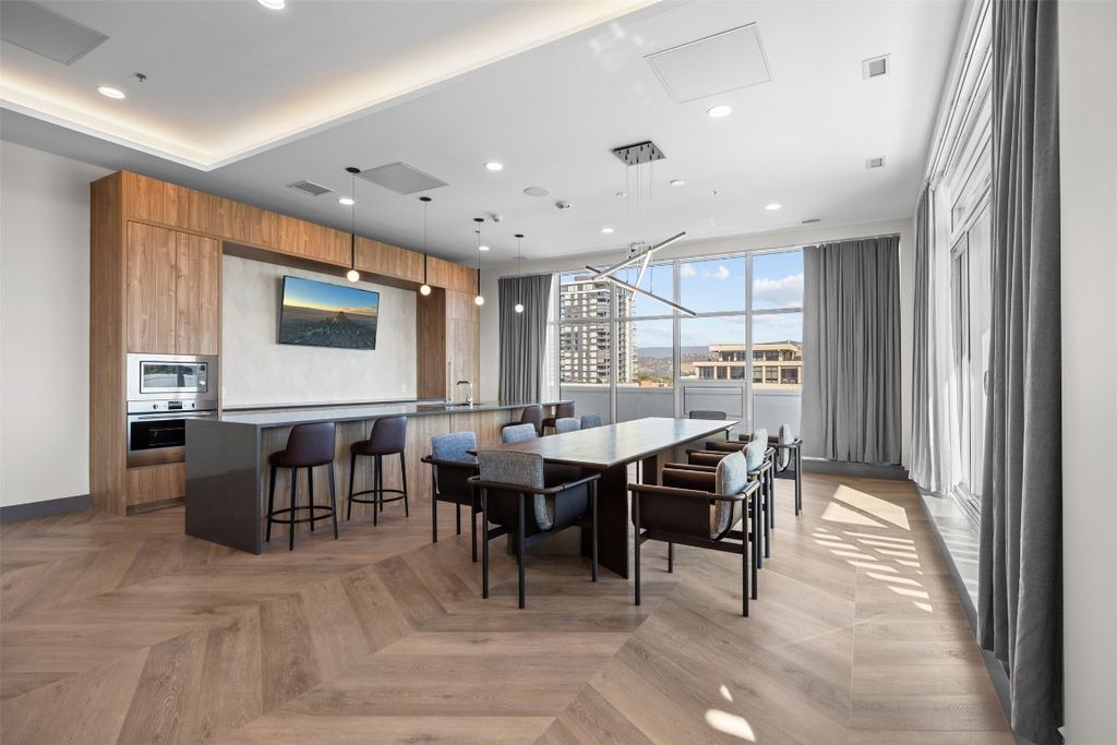 listing image 16519162965783858894