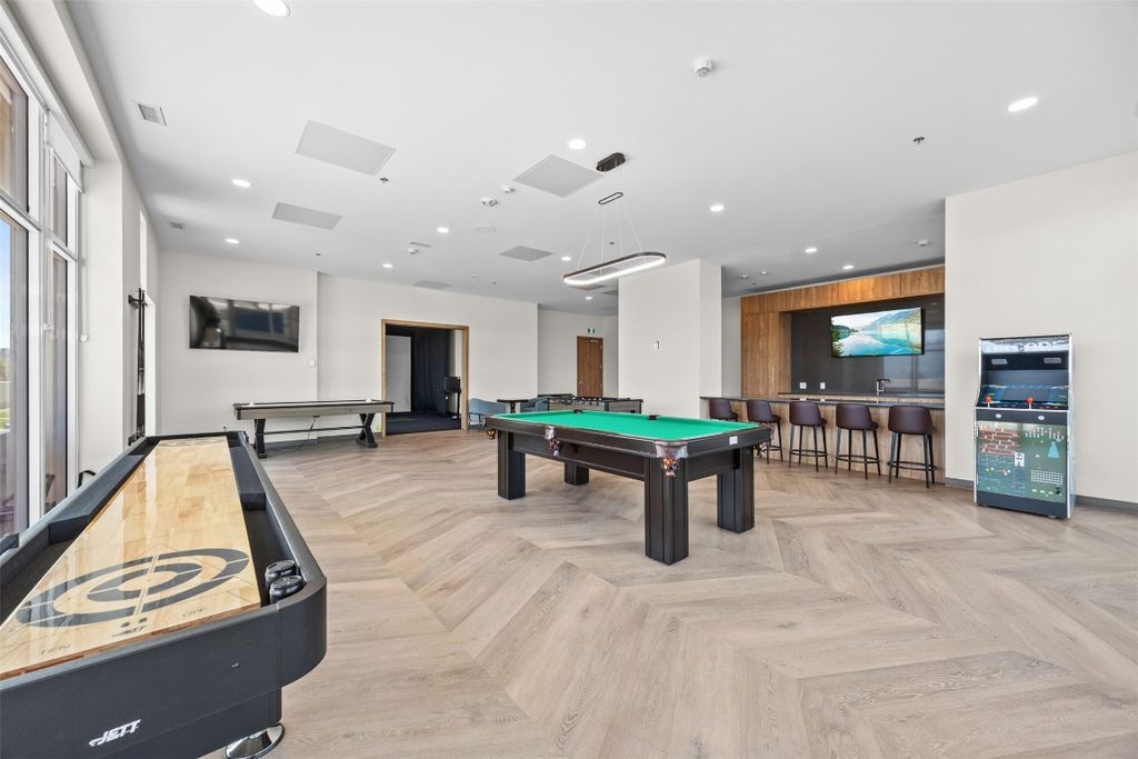 listing image 16512923716653694464