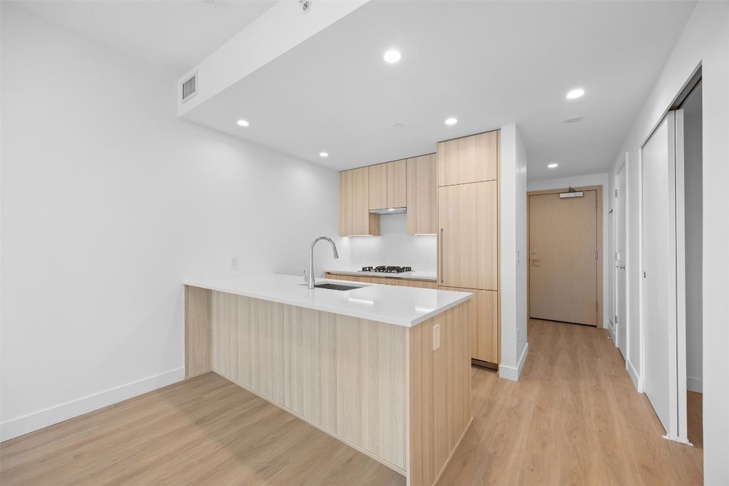 listing image 16513744253865049729