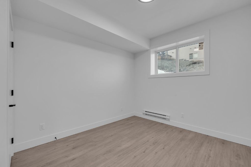listing image 16518427575656753544