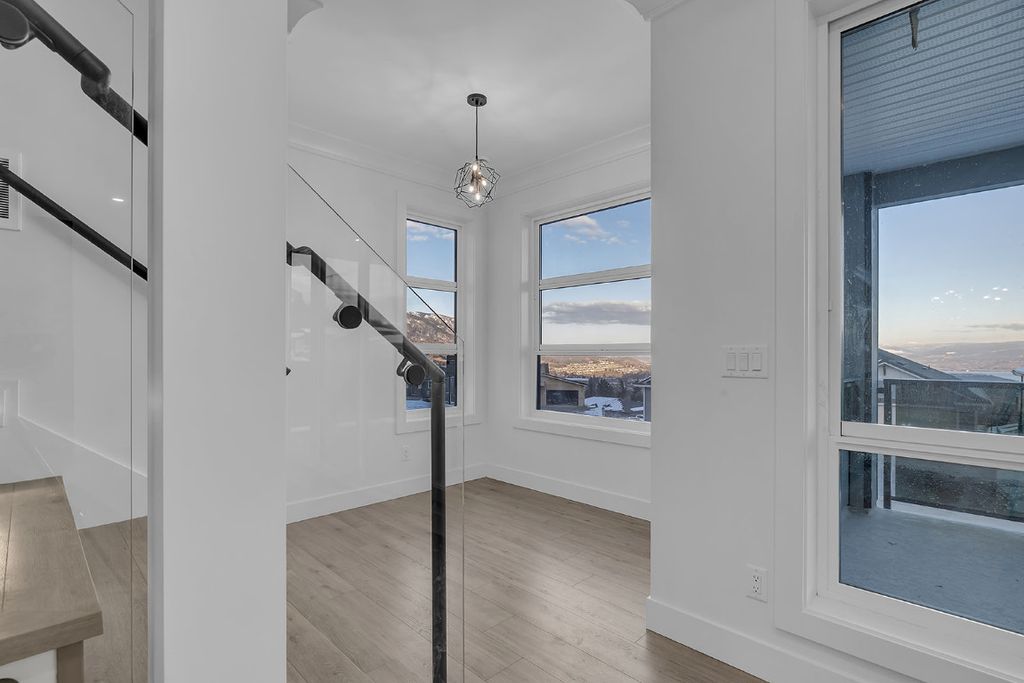 listing image 16513954156434106538