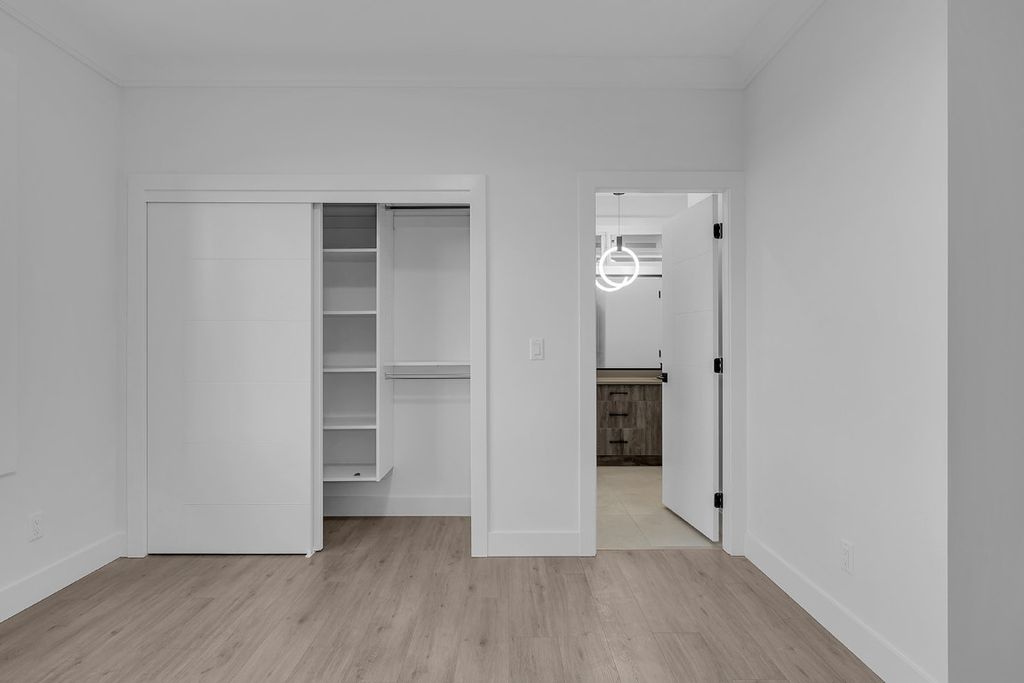 listing image 16513619303706695082