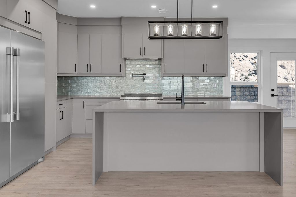 listing image 16516112960239377496