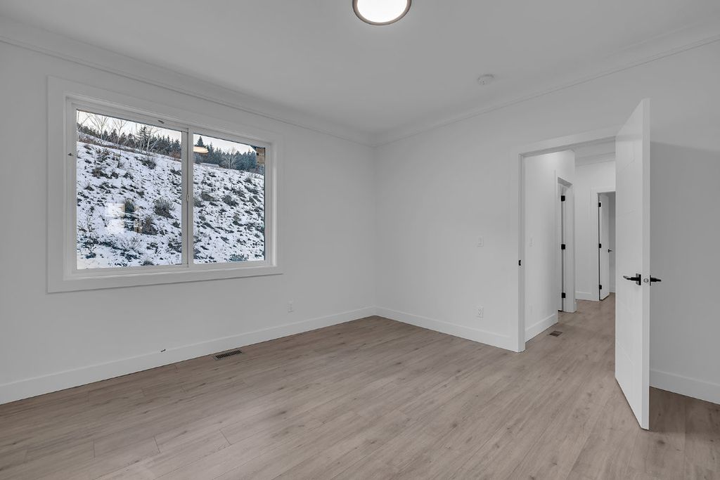listing image 16510132584880059448