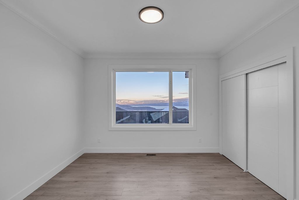 listing image 16514423568125681314