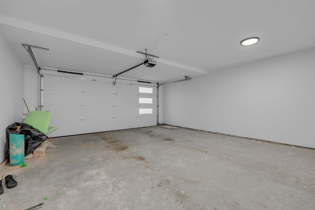 listing image 16515678812082267538