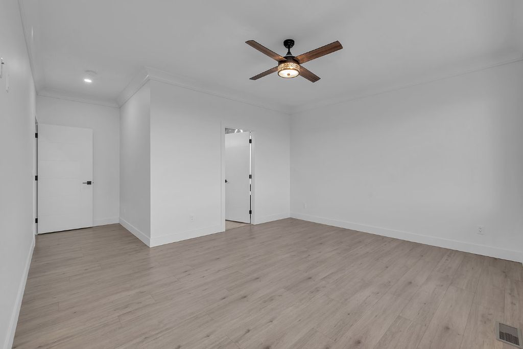 listing image 16514038026701629957