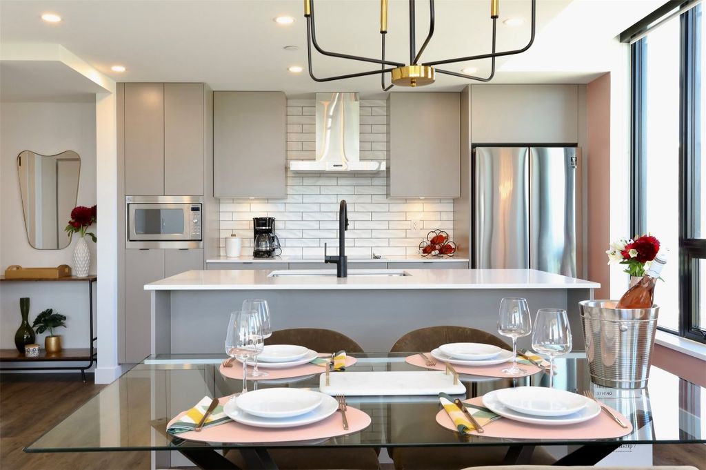 listing image 16512317333523392383