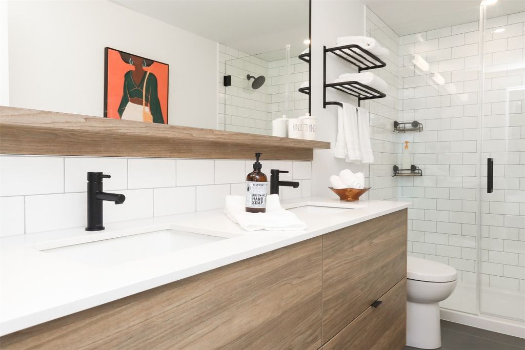 listing image 16512674409396250103