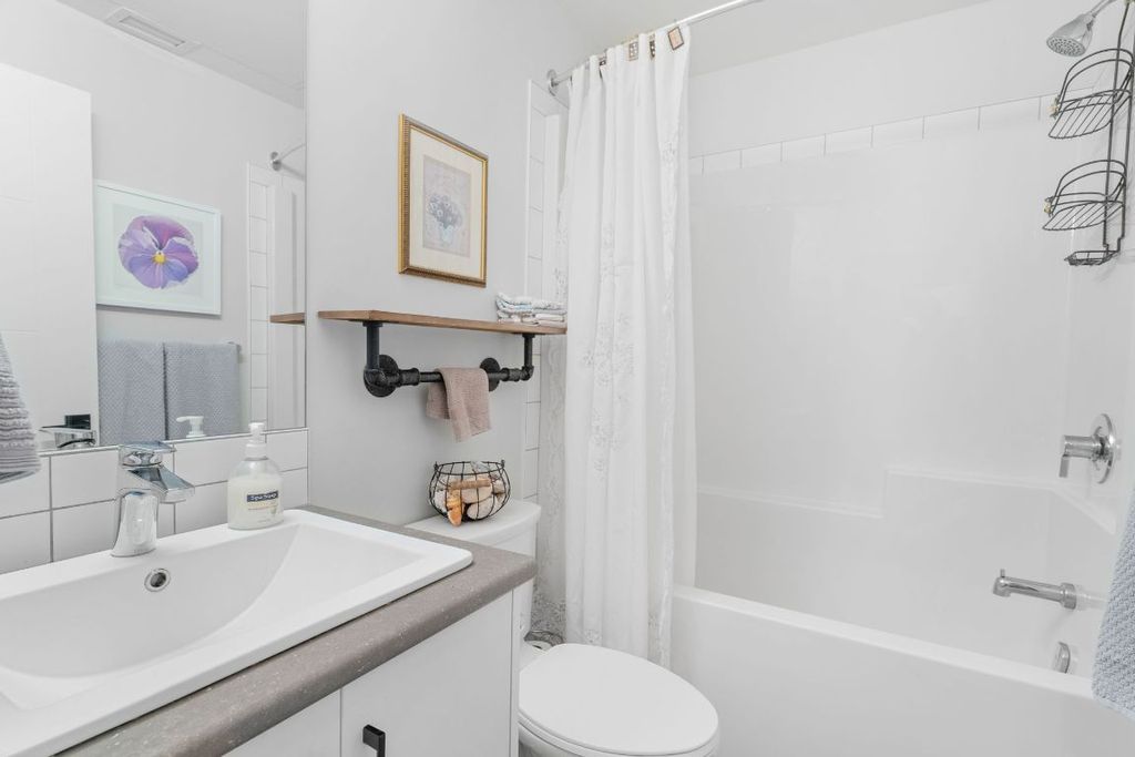 listing image 16512170498092490667