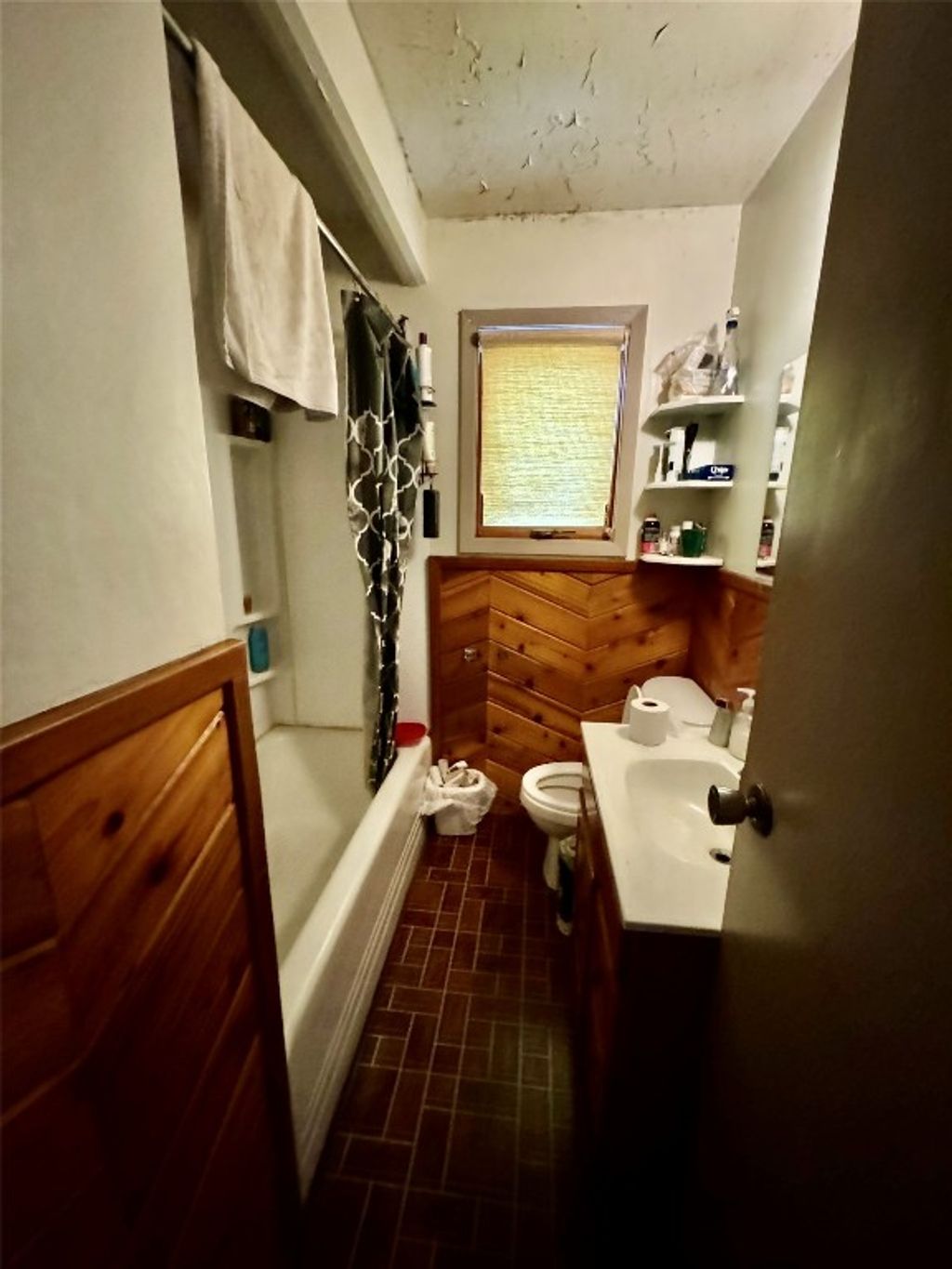 listing image 16510683569849575047